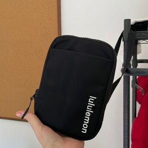 lululemon crossbody bag